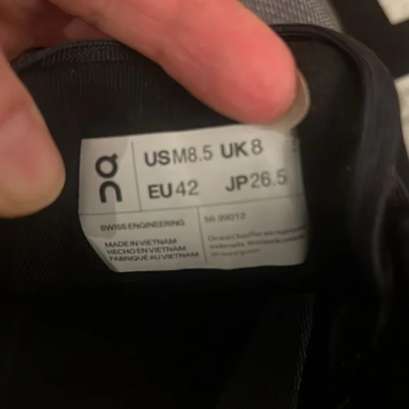 On Cloudrunner sneaker size 8.5 mens or size 10 women’s - Picture 8 of 8